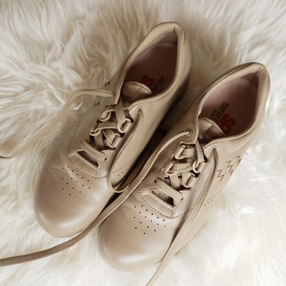 100% Leather Sneakers - Made in USA - COMFY